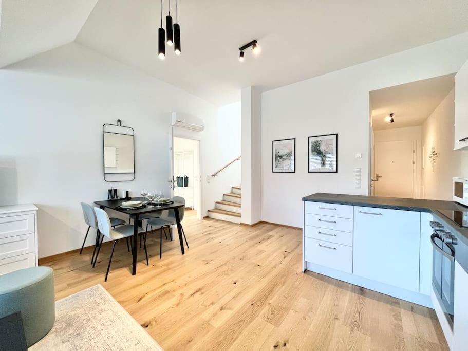 וינה Orestaliving - Penthouse In 1020 מראה חיצוני תמונה